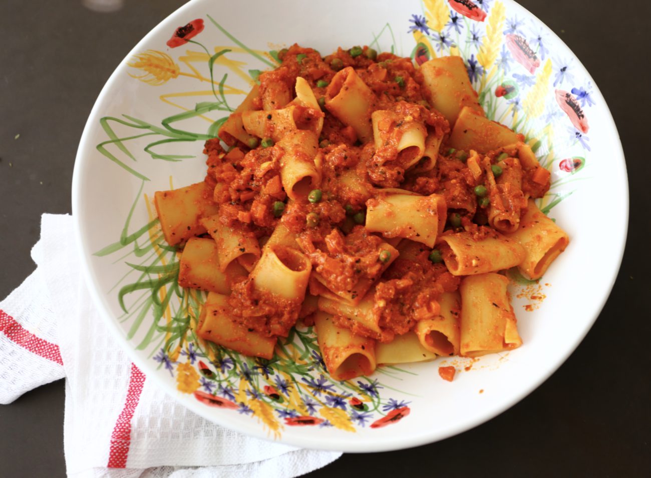 Ricotta-Gemüse Tomatensauce mit Nudeln